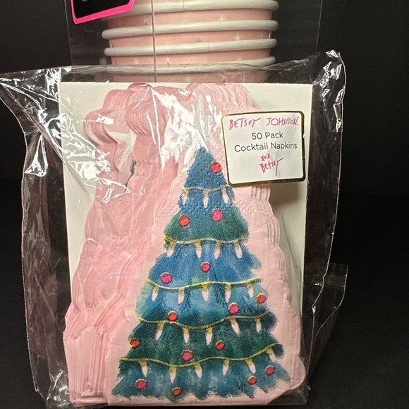 Betsey Johnson to go cups and with matching napkins 🎄 - Picture 3 of 5